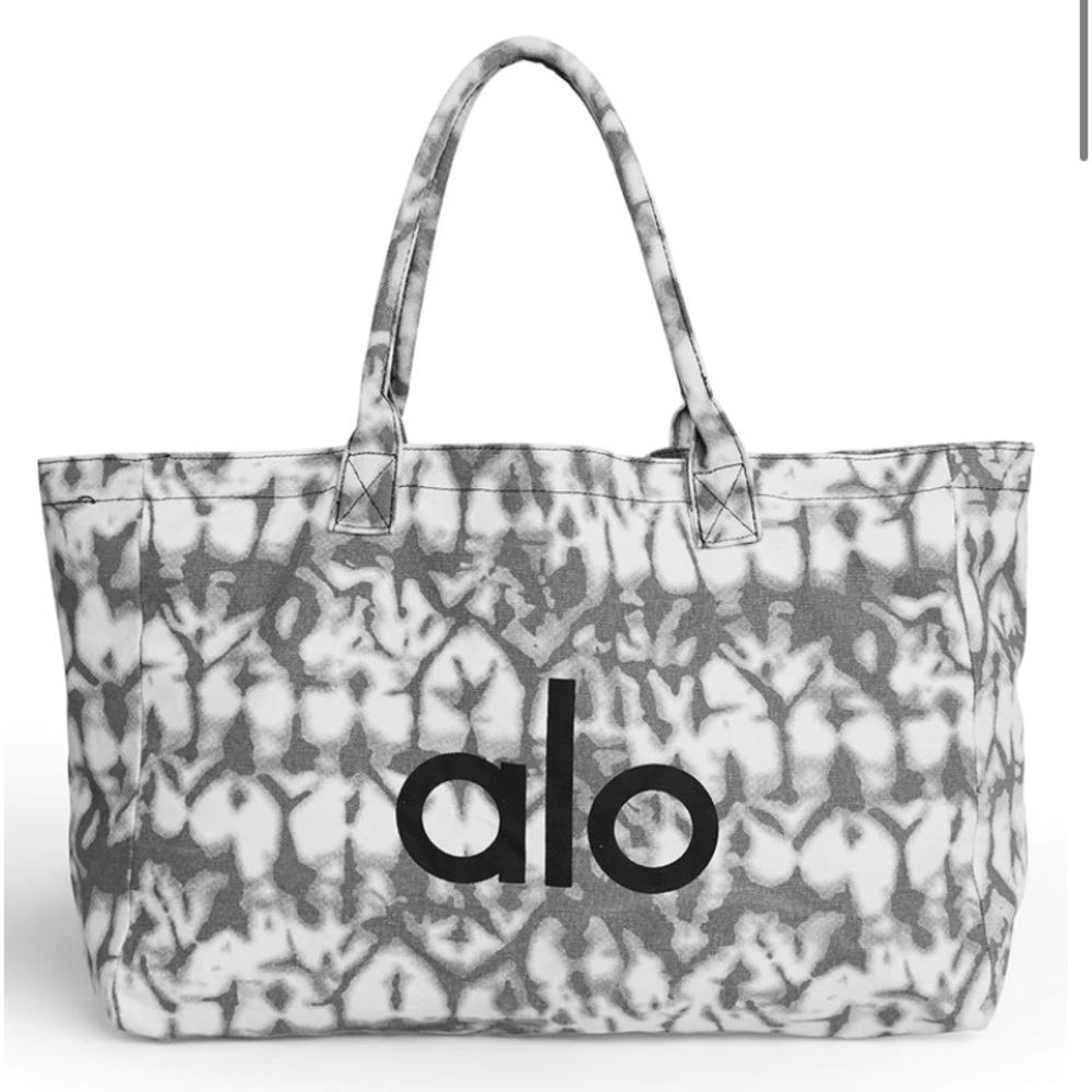 Alo Yoga shoppers tote bag